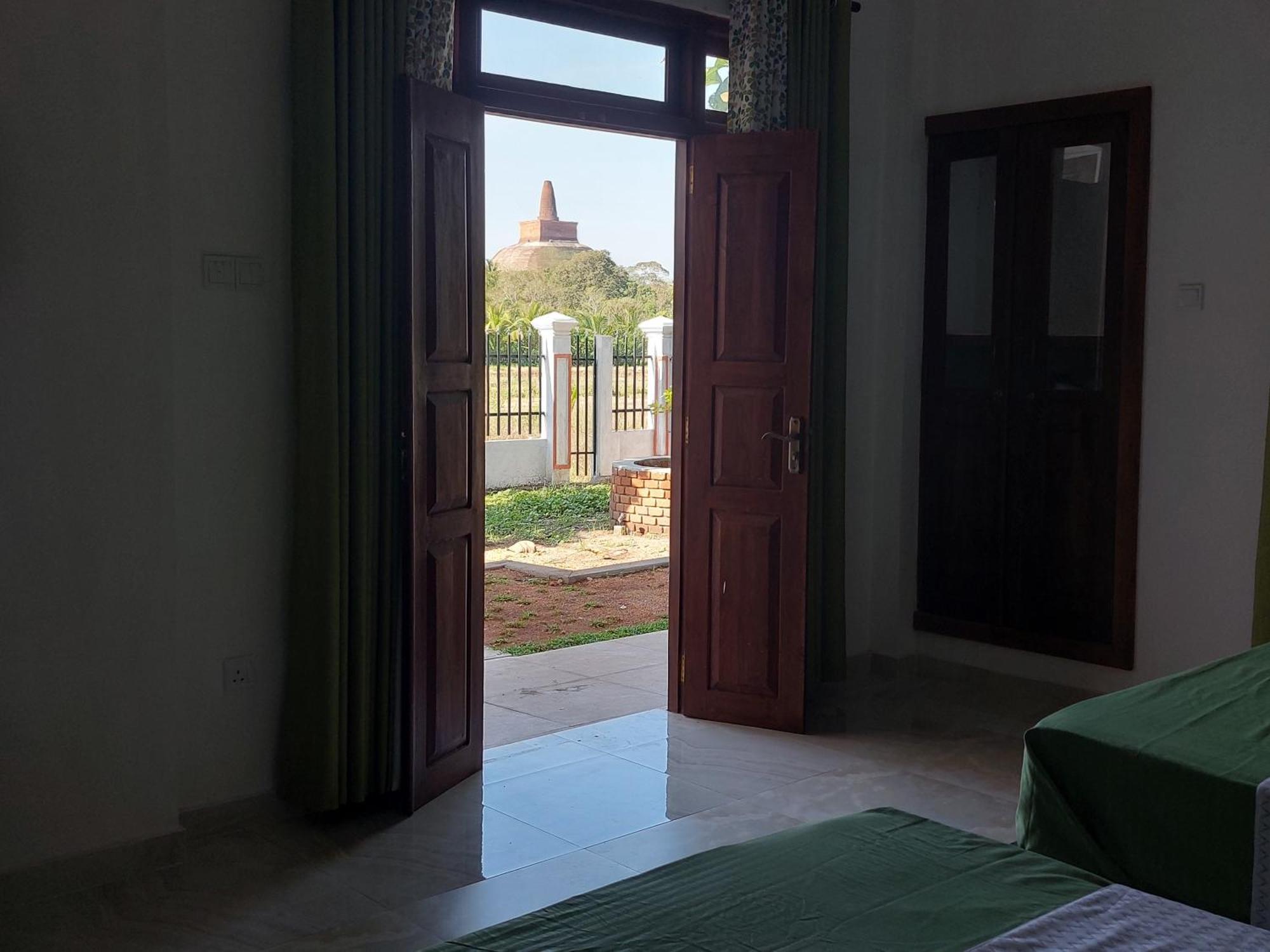 Green Shield Resort Anuradhapura Phòng bức ảnh